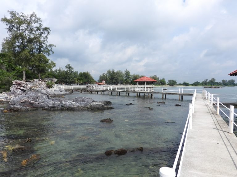 TANJUNG BALAU & SEAFOOD LUNCH